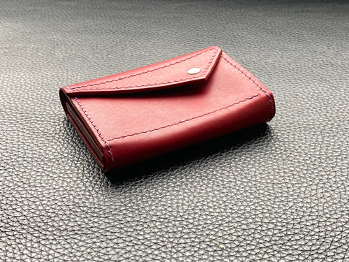 Ladies compact Italian leather purse, small enough to fit in your pocket and big enough to carry your cards and cash every day. Handmade without the use of any machines, meticulously hand stitched using a traditional saddle stitch. This purse is fully customisable in terms of leather, colour, thread and edge finish. www.leathercompositions.com