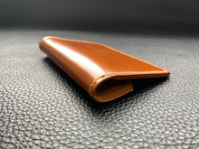 Load image into Gallery viewer, Compact shell cordovan coin purse, handmade from the finest Italian leather and made in the UK using traditional methods to ensure a luxury leather purse is createdwww.leathercompositions.com

